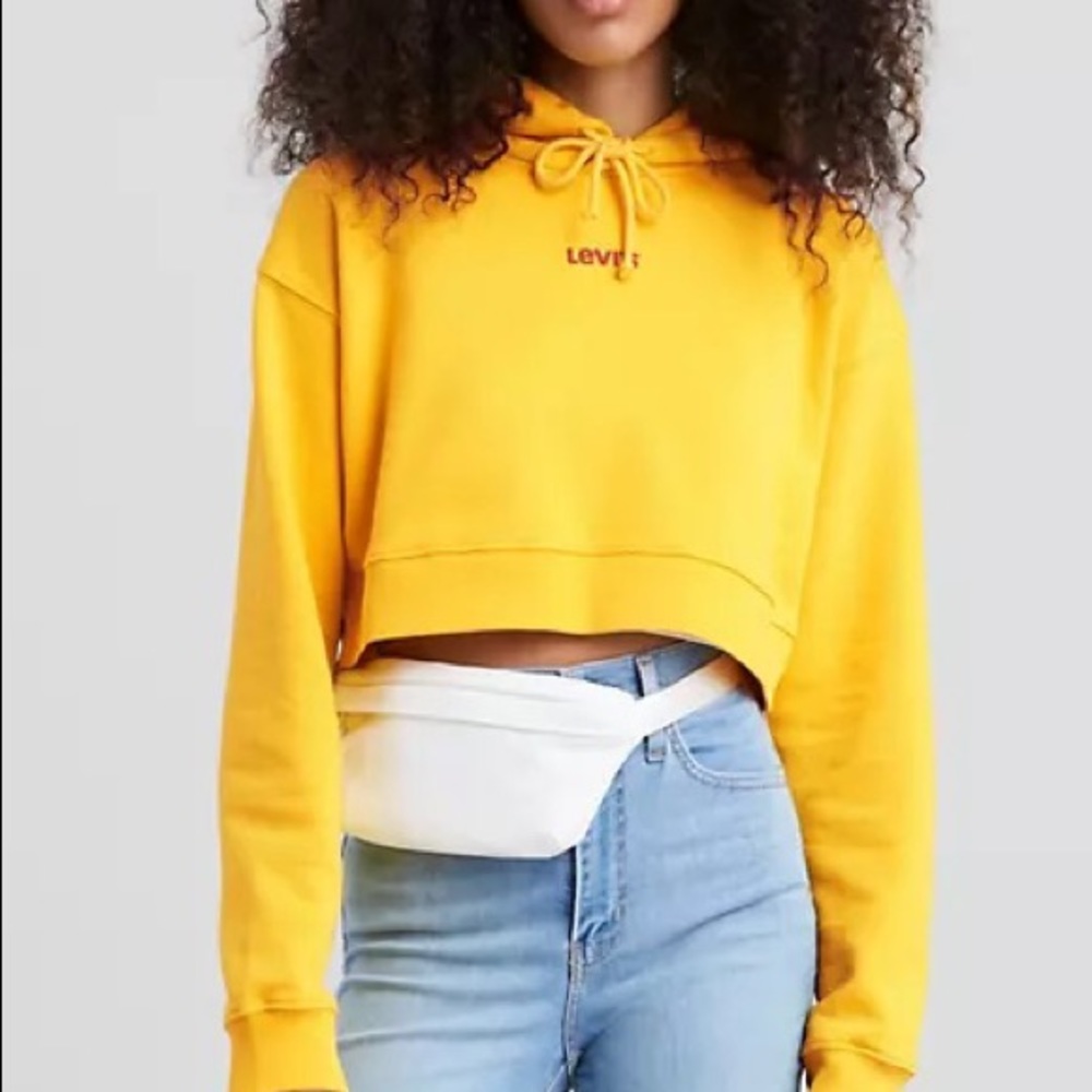 Yellow Levi’s cropped hoodie 💛